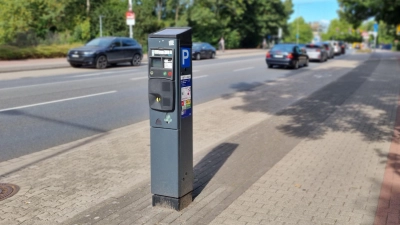 Hier soll unter anderem wieder länger geparkt werden dürfen: Der Parkstreifen Am Stadtgraben.  (Foto: tau)