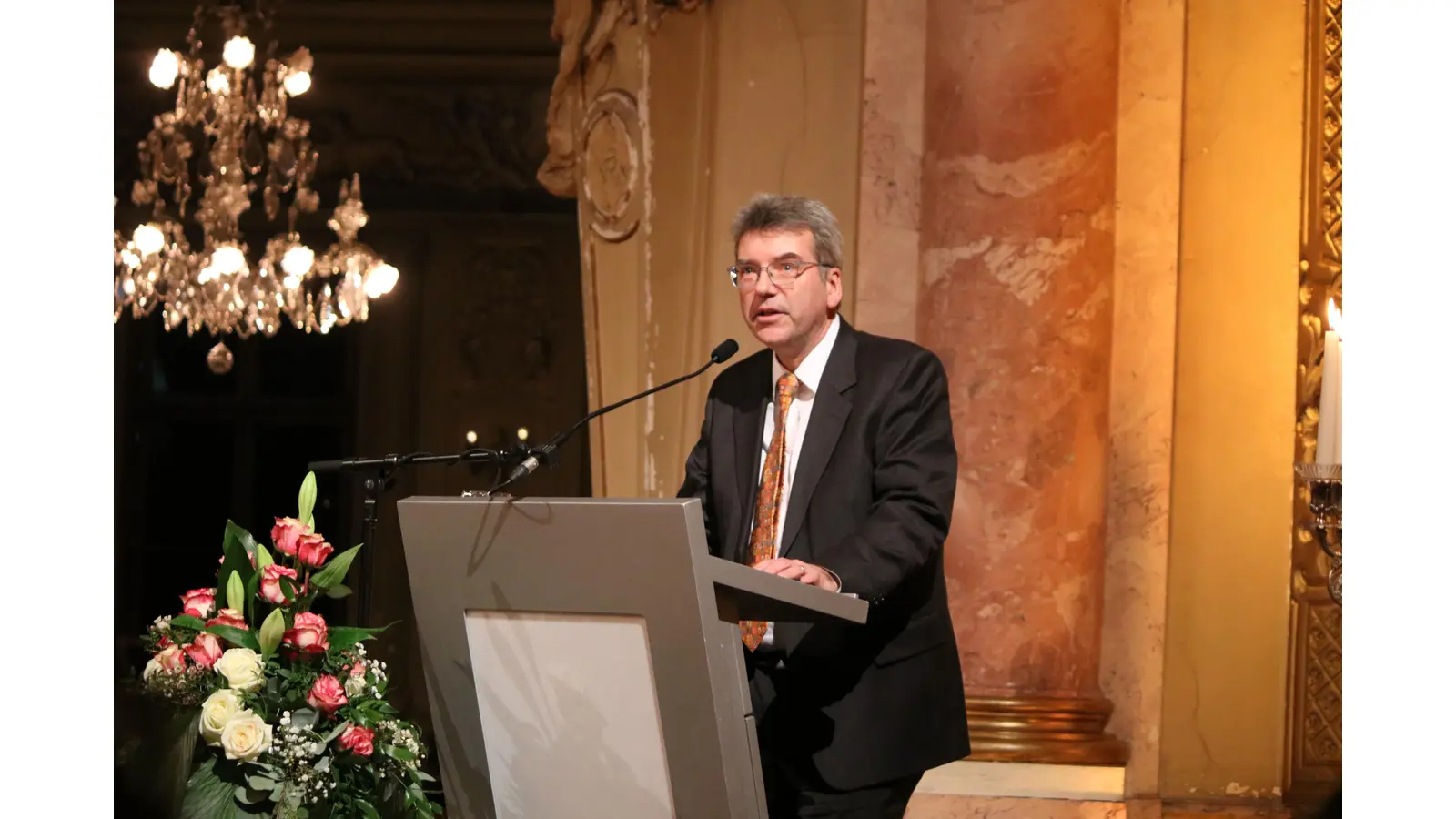 Dr. Stefan Brüdermann glänzte durch Eloquenz und Fachwissen über den Grafen Wilhelm. Der Festvortrag wurde dadurch zu einem kurzweiligen Erlebnis.  (Foto: cm)