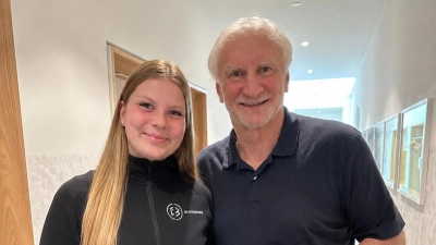 Haben sich getroffen: Emma Koch und Rudi Völler. (Foto: privat)