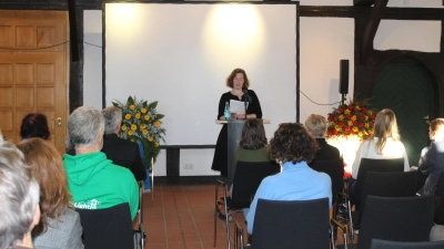 Bei einem Vortrag in der Abtei: Stefanie Burmeister. (Foto: wb)