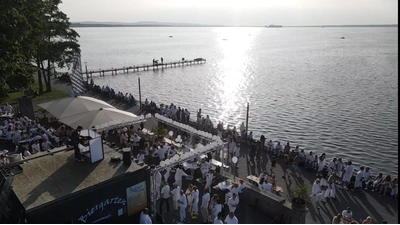 Blick von oben: Die „White Night“ vor den Strandterrassen. (Foto: privat)