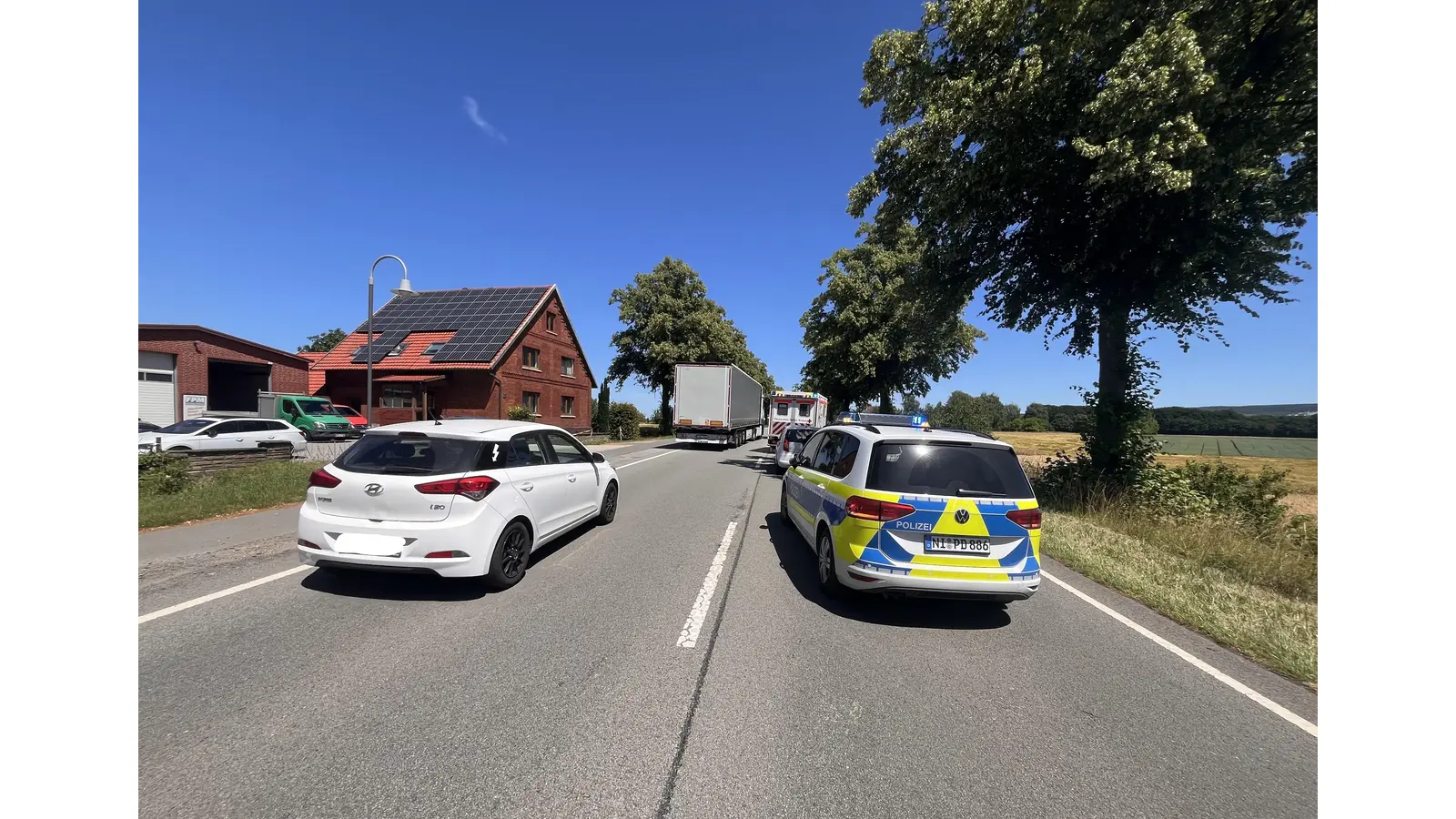Während der Unfallaufnahme kam es zu Verkehrsbehinderungen auf der B 65. (Foto: privat)