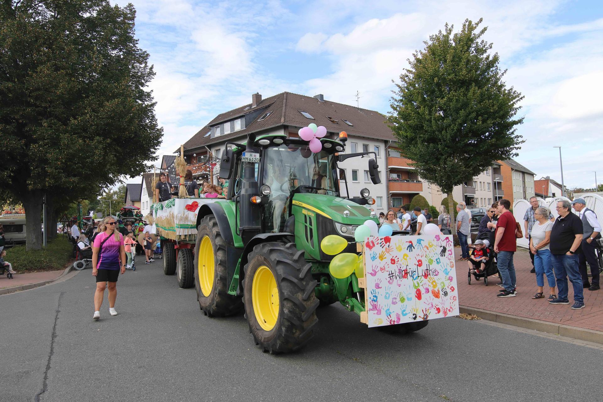 Eindrücke vom großen Festumzug. (Foto: tau)