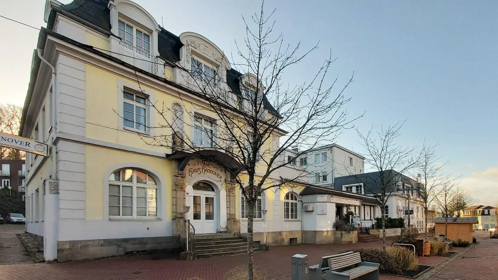 Die Villa „Hannover” (v.li.) mit Tanzlokal und anschließendem Café. (Foto: gk)