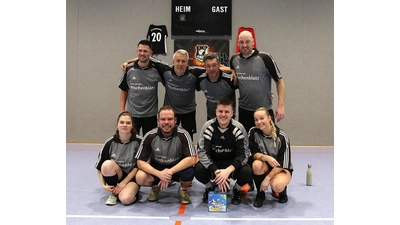 Das Team „Sven Nieszeri“ holt den ersten Platz beim Silvesterturnier der SGR. (Foto: bb)