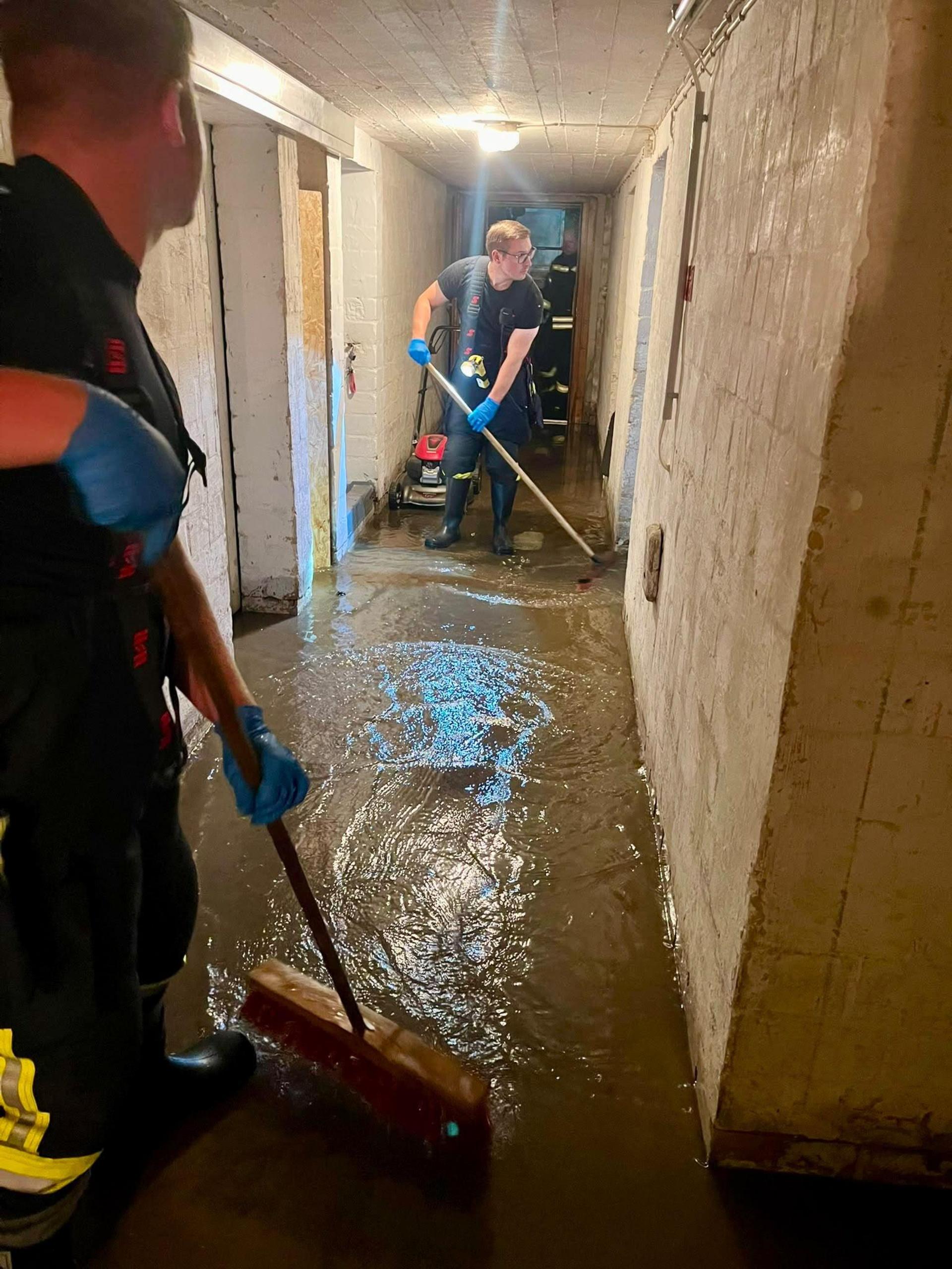 Folgen des Unwetters: Die Feuerwehr im Einsatz. (Foto: Feuerwehr)