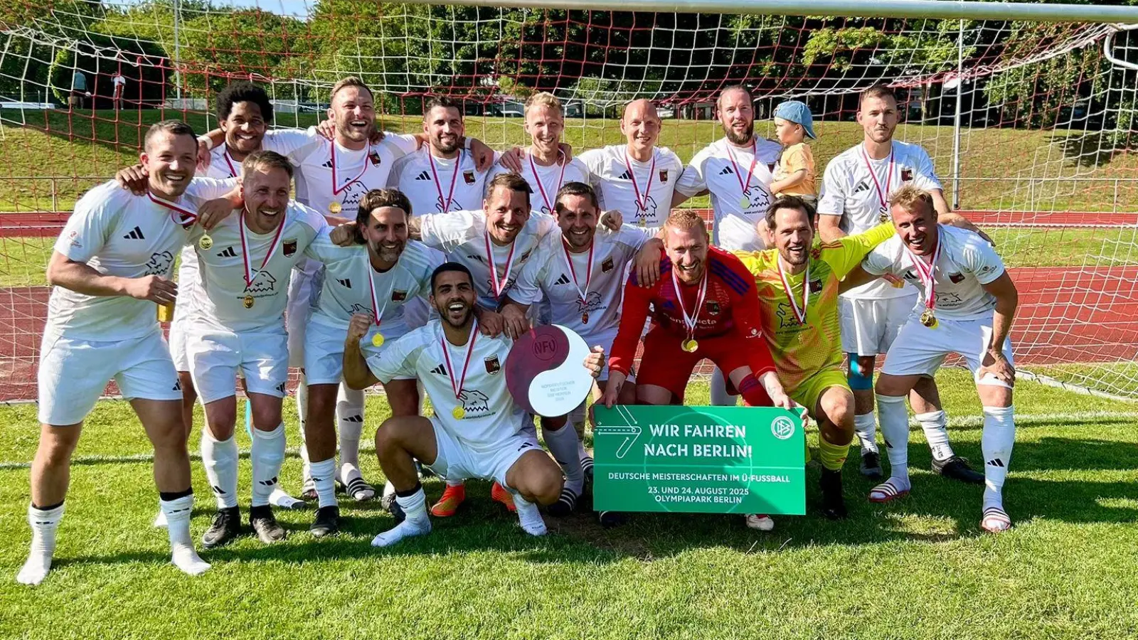 Norddeutscher Meister: Die Ü32 des 1.FC Wunstorf. (Foto: privat)