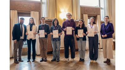 Elena Djordjevic aus Bad Nenndorf (dritte Person von rechts) hat beim Bundeswettbewerb Fremdsprachen den ersten Platz belegt.  (Foto: Bildung & Begabung)
