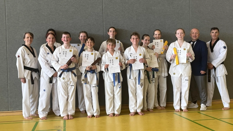 Erfolgreich bestanden: Die Prüflinge des Ji-Do-Kwan Wunstorf. (Foto: privat)
