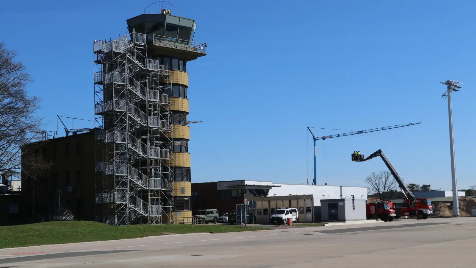 Der jetzige Tower wird durch einen Neubau an anderer Stelle nahe an Klein Heidorn ersetzt.  (Foto: gi)
