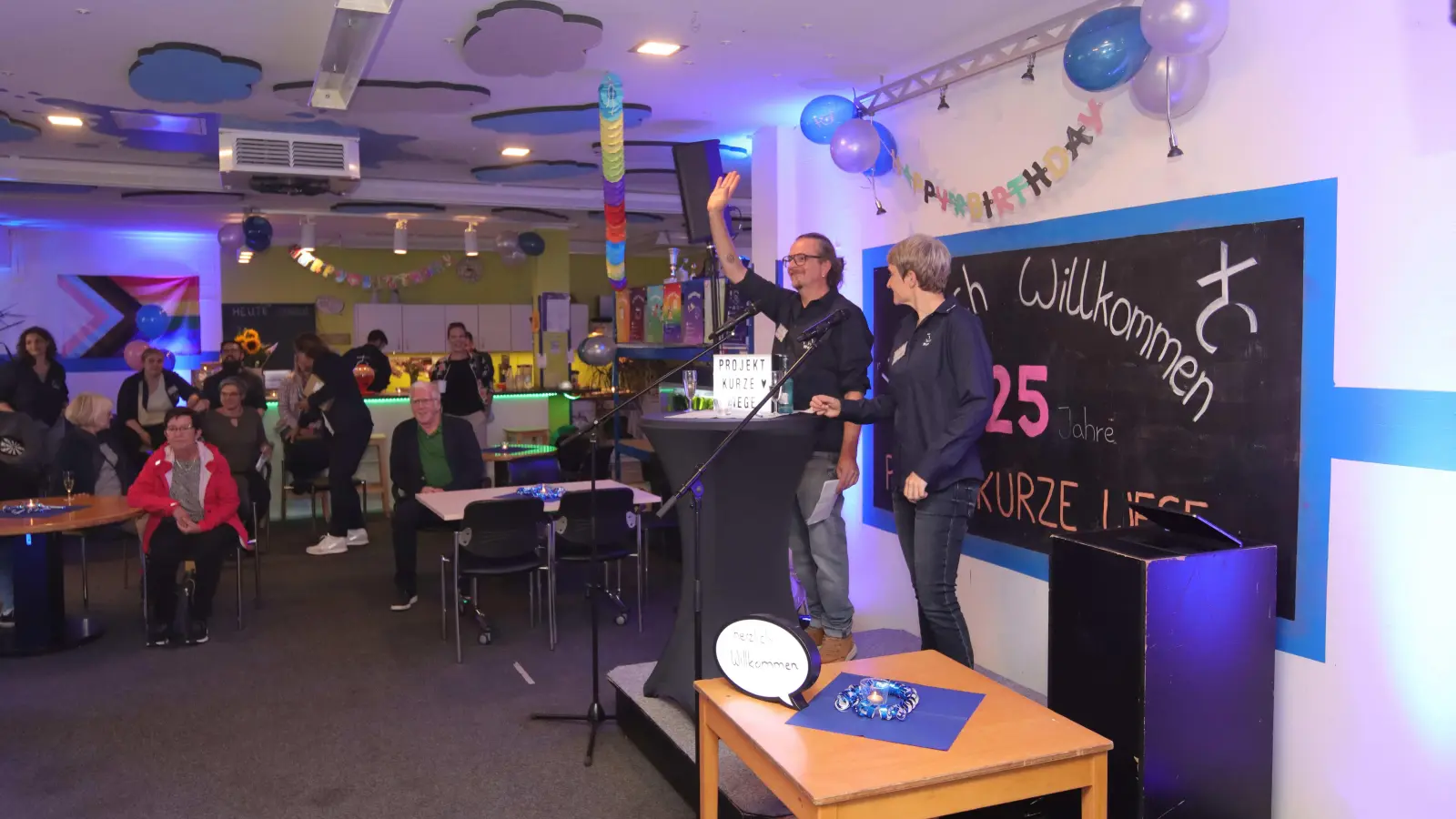 Begrüßen die Gäste: Stephan Kuckuck und Nicole Brickwedel. (Foto: tau)