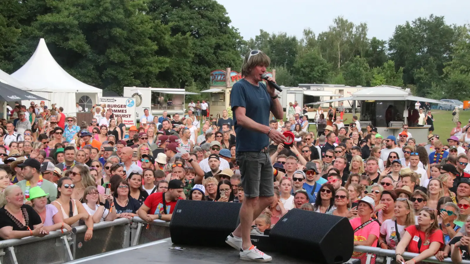 Mickie Krause spulte sein bekanntes Programm ab. Den Leuten hat es wie immer gefallen. (Foto: gi)