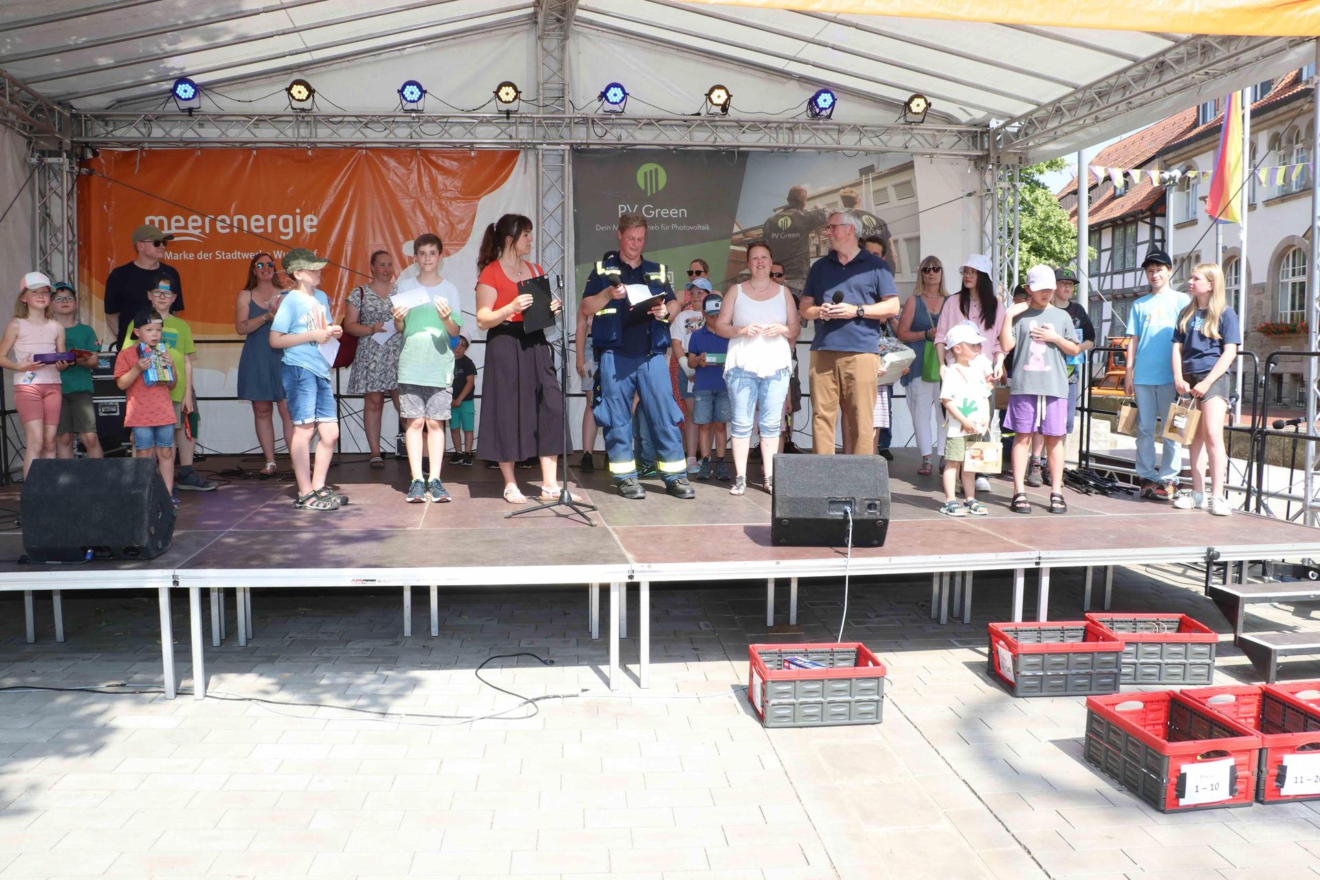 Eindrücke vom Neubürgerempfang, Entenrennen und von der Veranstaltung Wunstorf isst Matjes. (Foto: gi)