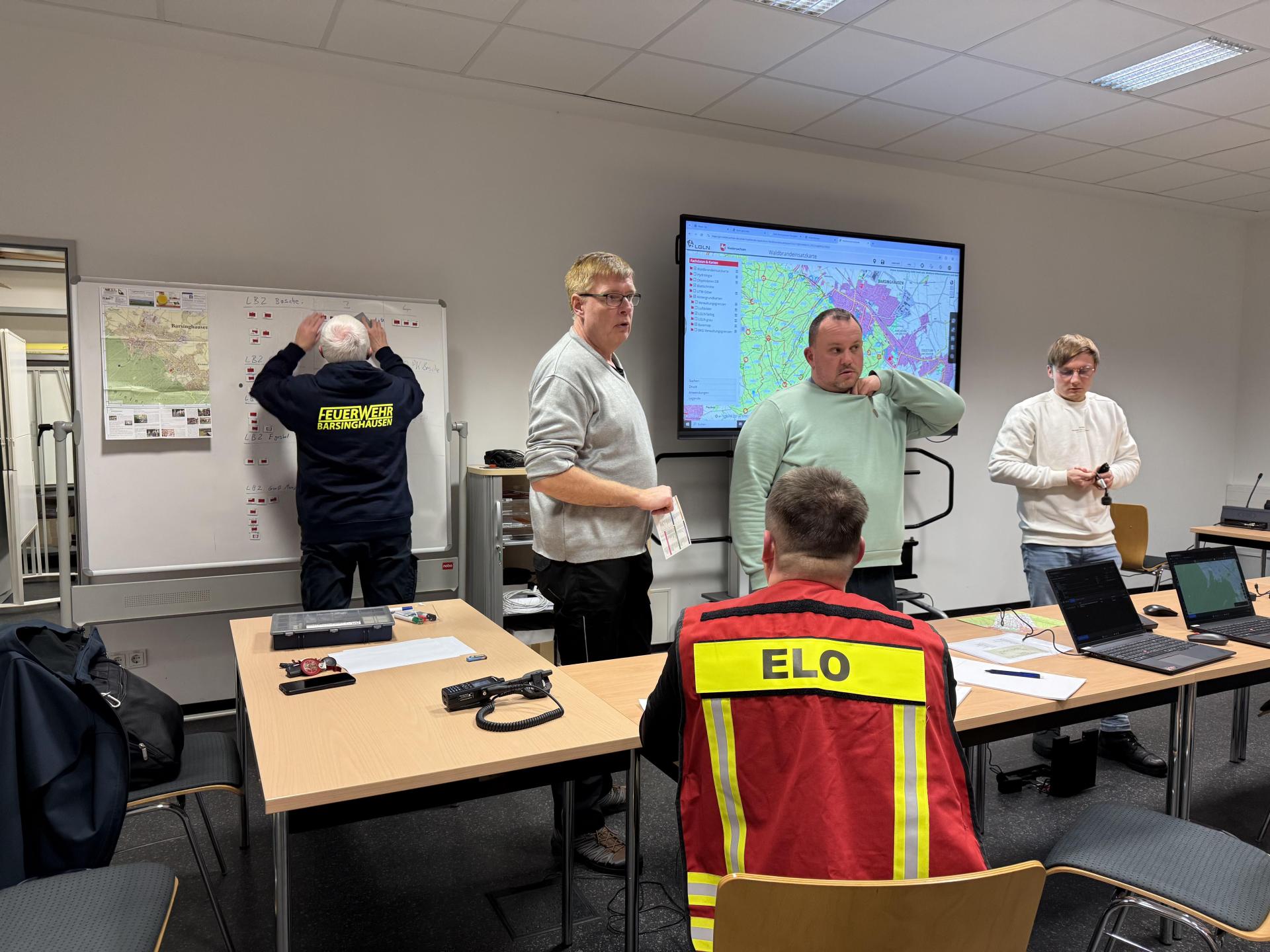 Lagezentrum: Die Suche wird koordiniert. (Foto: Feuerwehr)