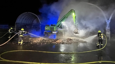 Die Einsatzkräfte starteten einen Löschangriff unter schwerem Atemschutz. (Foto: privat)