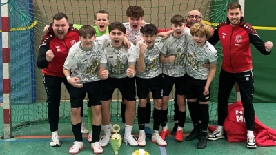 Die -C-Junioren des VFR Evesen freuen sich über ihren dritten Platz bei den Futsal-Bezirksmeisterschaften. (Foto: privat)