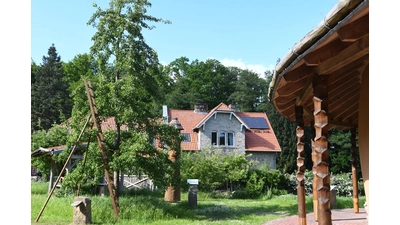 Am Bienenhaus. (Foto: nd)