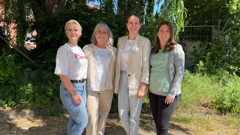 Das Projektteam (v.li.): Lena Bartels und Hevron Baker (Stadt), Daniela Pillich (Netzwerk für Vielfalt) und Lena Finch (Johanniter). (Foto: privat)