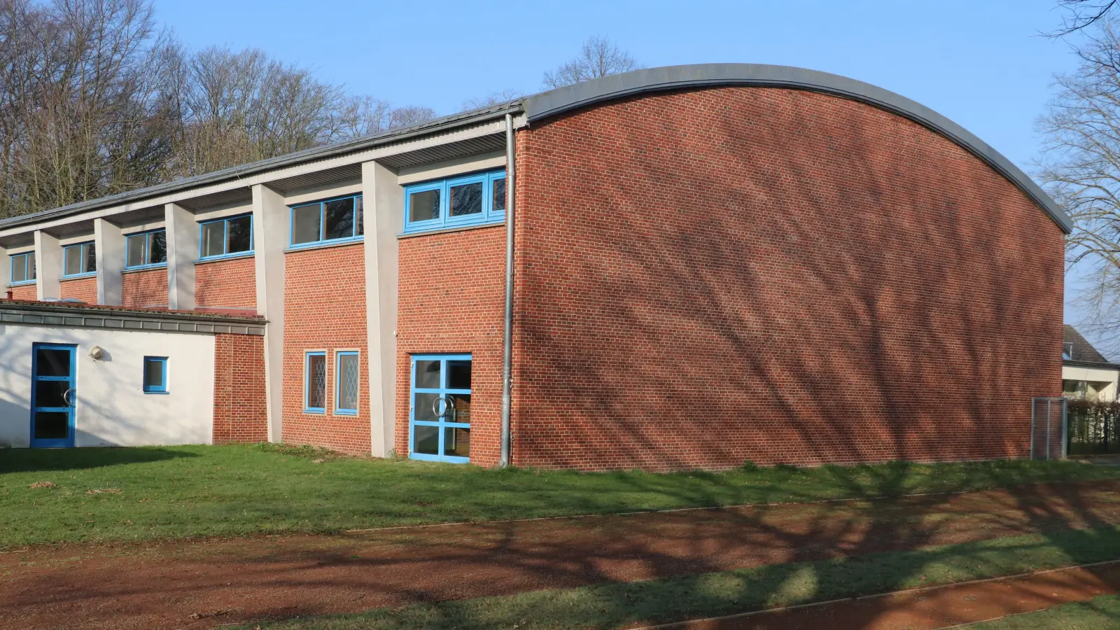 Größer als angenommen: Der Schaden an der Tragkonstruktion der Sporthalle aus den 1950er Jahren. (Foto: gi)