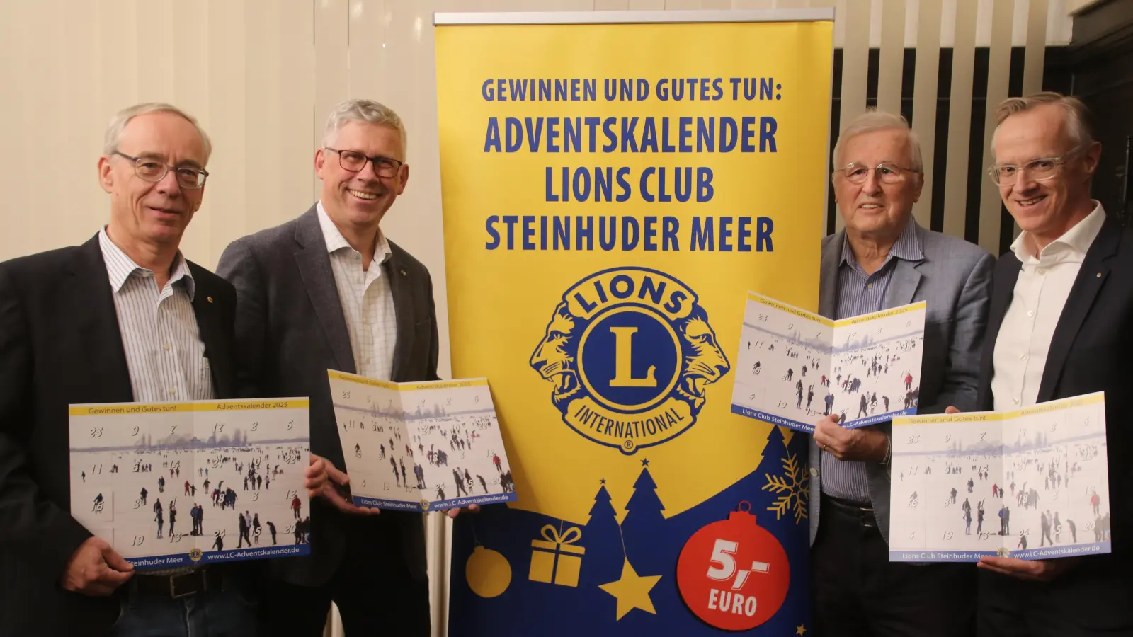 Starten den Verkauf (v.li.): Carsten Vogt (Lions-Präsident), Bürgermeister Carsten Piellusch, Günter Klose und Olaf Hugenberg.  (Foto: gi)