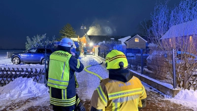 Vor Ort: Die Feuerwehr im Einsatz. (Foto: Feuerwehr)
