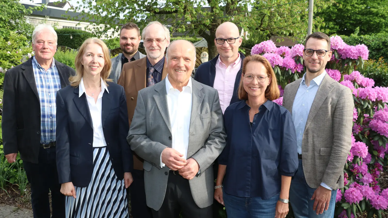 Vorstand und Gäste (v.li.): Jürgen Steindorf, Jutta Kaufmann, Marco Kossakowski, Hans Reinold Horst, Stephan Kaufmann, Michael Gerhards, Katja Gümmer und Tobias Rademacher. (Foto: gi)