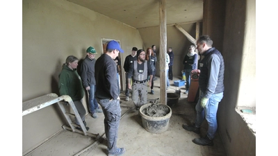 Die IgB Schaumburger Land erreicht mit ihrem Lehmputz-Workshop viele Teilnehmer.  (Foto: IgB Schaumburger Land)