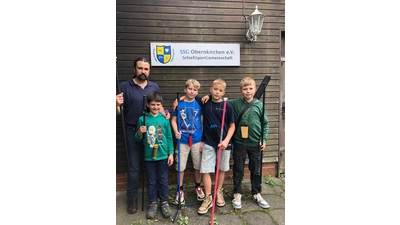 Emmanuel Cuvier (v. li.) und die „Kids” Etienne Cuvier, Linus Pasel, Andreas Mühlenhoff, Antoine Cuvier schneiden bei der Landesmeisterschaft in Einbeck gut ab. (Foto: privat)