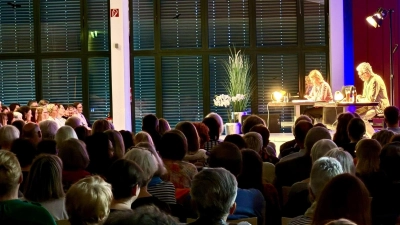 Ausverkauftes Haus in der Wandelhalle. (Foto: Kur- und Tourismusgesellschaft)