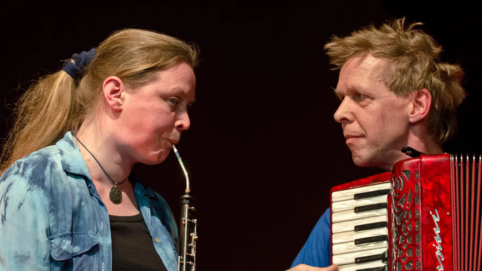 Geben ein Konzert: Das Duo Schmarowotsnik. (Foto: Klaus-Henning Hansen)