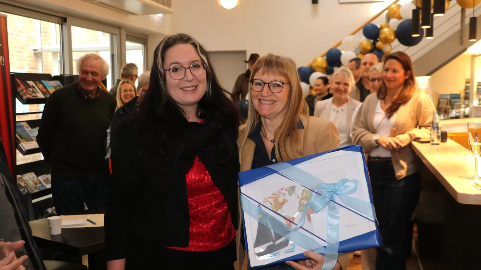 Übergabe (v.li.): Elisabeth Momma ist Nachfolgerin von Susanne de Riese im Fachdienstes Kultur und Sport. (Foto: gi)