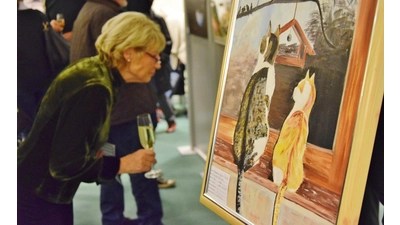 Kunst liegt ja bekanntlich im Auge des Betrachters und bis zum 22. November können sich Kunstinteressierte in vielen Geschäften der Rintelner Innenstadt an den Werken der teilnehmenden Künstler erfreuen.  (Foto: ste)