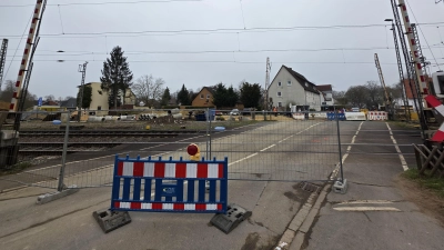 Bleibt gesperrt: Der Bahnübergang Luther Weg. (Foto: tau)
