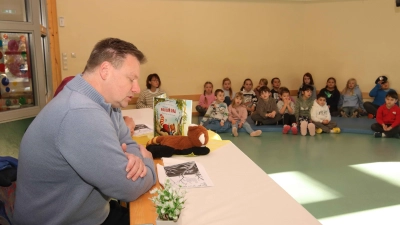 Liest vor: Ortsbürgermeister Frank Zülich. (Foto: tau)