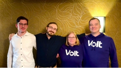 In Stadthagen hat sich eine lokale Vertretung der paneuropäischen Partei Volt gegründet, hier Niklas-Lauri Dönau; Marten Peereboom; Christine Leifheit; Peter Höhne. (Foto: privat)