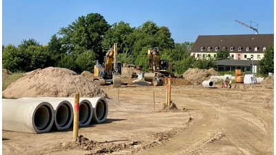 Bevor es über der Erde mit dem Bau der Häuser losgehen kann, wird unter der Erde erst einmal ordentlich Infrastruktur verbuddelt.  (Foto: privat)