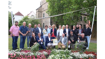 Veranstalter, Austeller und Sponsoren hoffen auf viele Gäste beim „Stadthäger Weinfest”.  (Foto: bb)