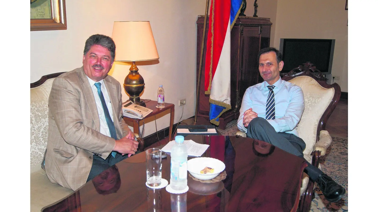 Autor Gburek wird kroatischer Präsidentin vorgestellt (Foto: red)