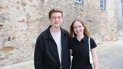 Luca Ehlers und Pia Wöhlert haben Kurzfilme über die Geschichte der Stadt erstellt.  (Foto: gi)