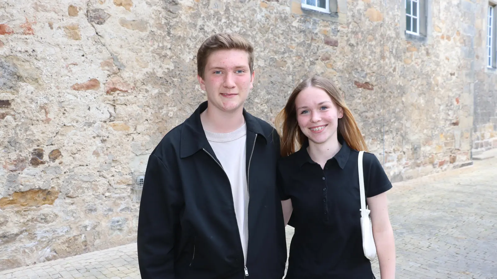 Luca Ehlers und Pia Wöhlert haben Kurzfilme über die Geschichte der Stadt erstellt.  (Foto: gi)