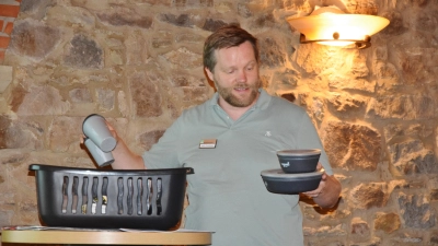 André Pointmayer ist neuer Inhaber des Rintelner Marktkauf und in seinem Geschäft wird bereits viel Mehrweg angeboten: „Die Kunden nutzen es aber nur zu einem sehr kleinen Prozentsatz!” (Foto: ste)