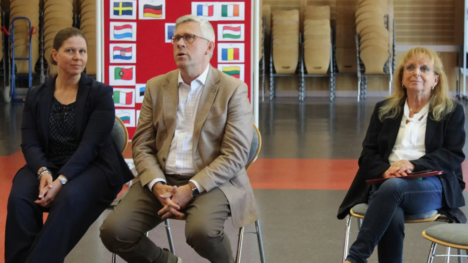 Stellten sich den Fragen der Schülerinnen und Schüler (v.li.): Wiebke Osigus und Carsten Pielusch begleitet von Helga Radtke. (Foto: wb)