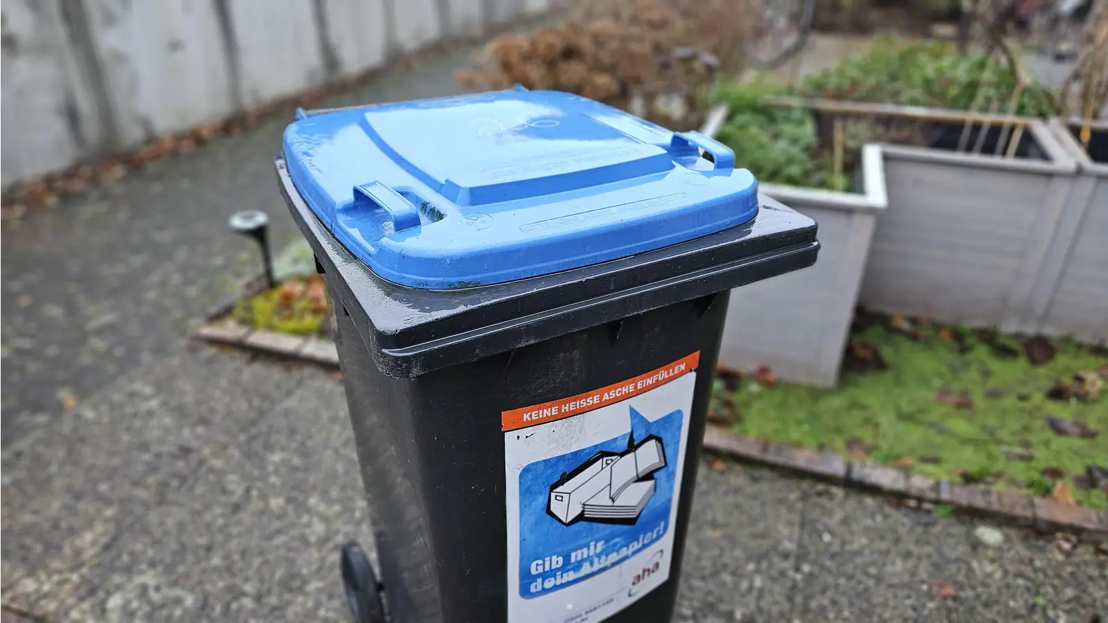 Wird zum Standard: Die Blaue Tonne für Altpapier. (Foto: tau)
