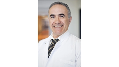 Dr. Mohsen Ghiassi, Oberarzt und Sektionsleiter Wirbelsäulenchirurgie, Fachabteilung für Orthopädie und Unfallchirurgie informiert zum Thema Rückengesundheit. (Foto: privat)