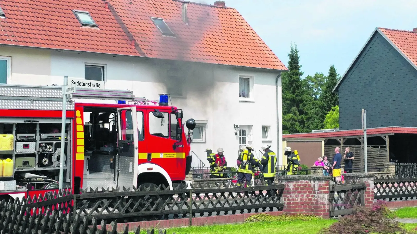 Feuerwehr löscht Brand mit einem Wasserkocher (Foto: gi)