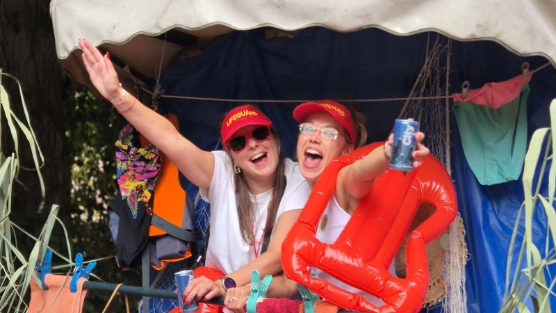 Großer Festumzug: Mit guter Laune durch das Dorf. (Foto: privat)