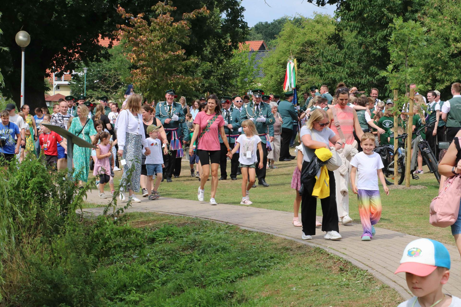 Bildergalerie: Eindrücke vom Schützenfest in Hagenburg. (Foto: gi)