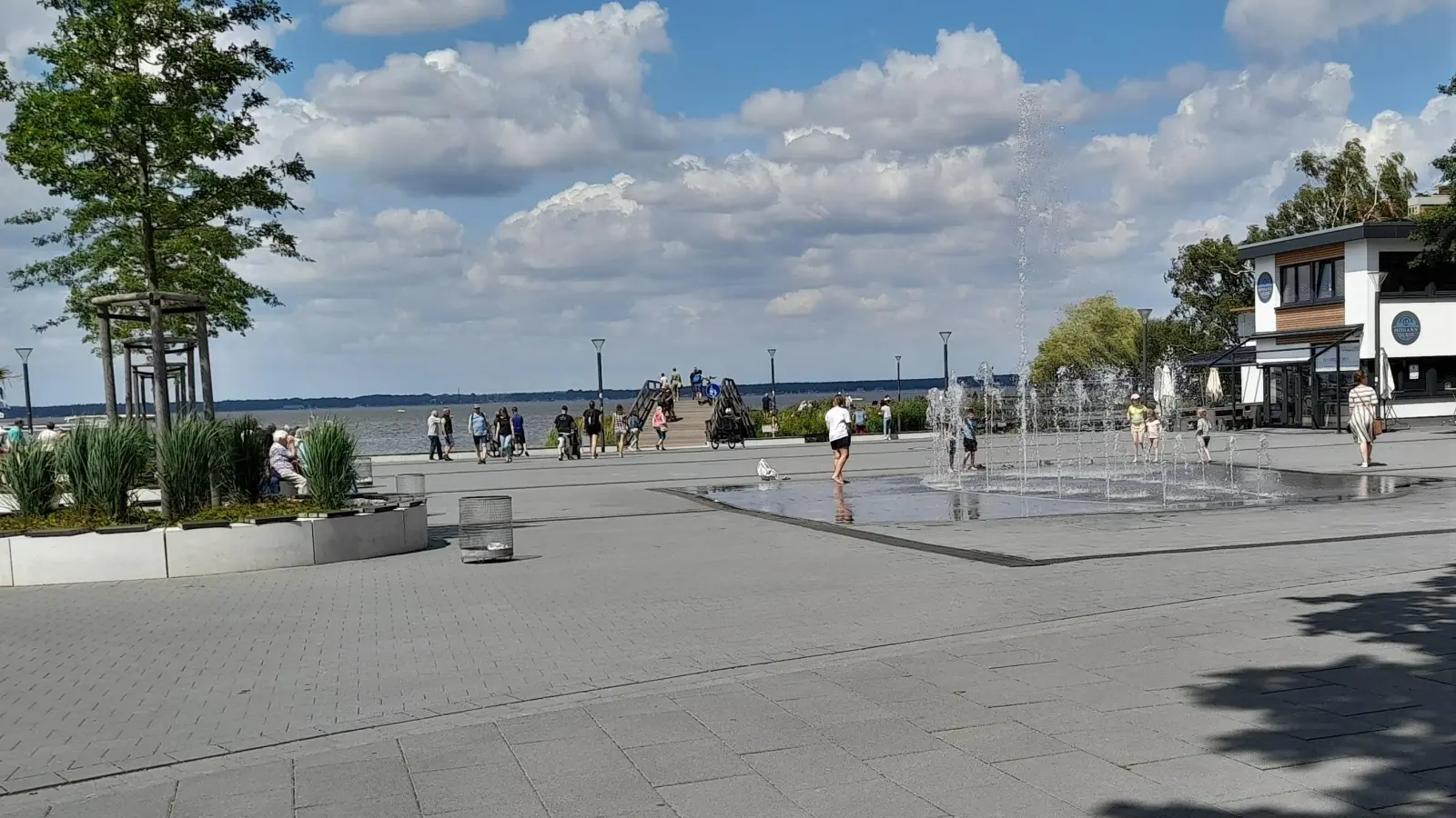 Soll Bäume erhalten: Der Platz an den Strandterrassen. (Foto: wb)