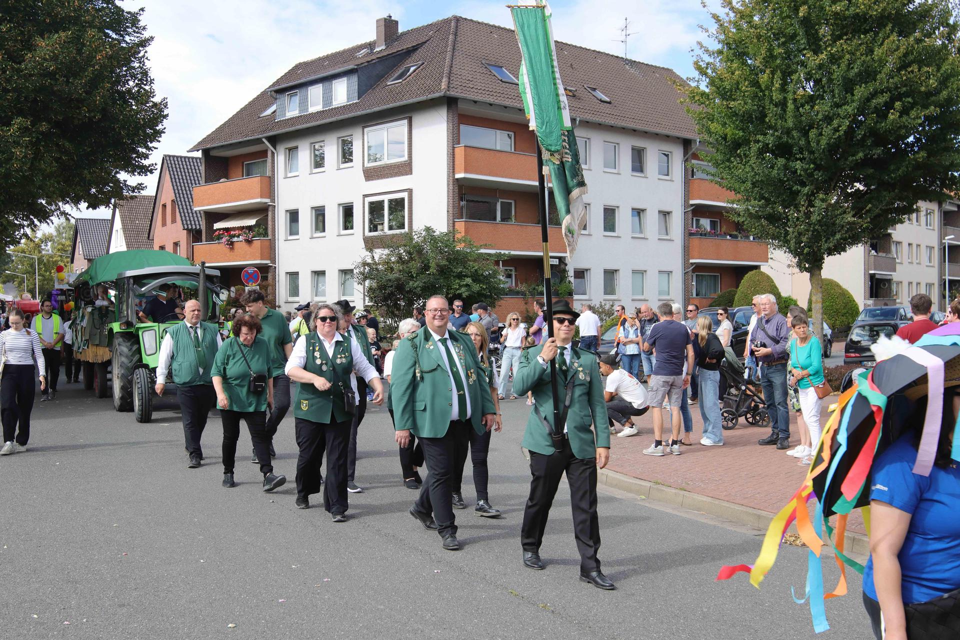 Eindrücke vom großen Festumzug. (Foto: tau)